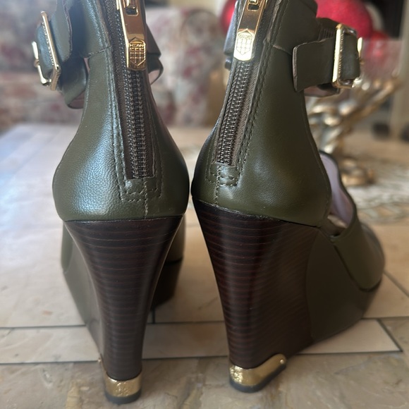 Vince Camuto sandal very very good condition used like twice size 6 - Picture 5 of 14